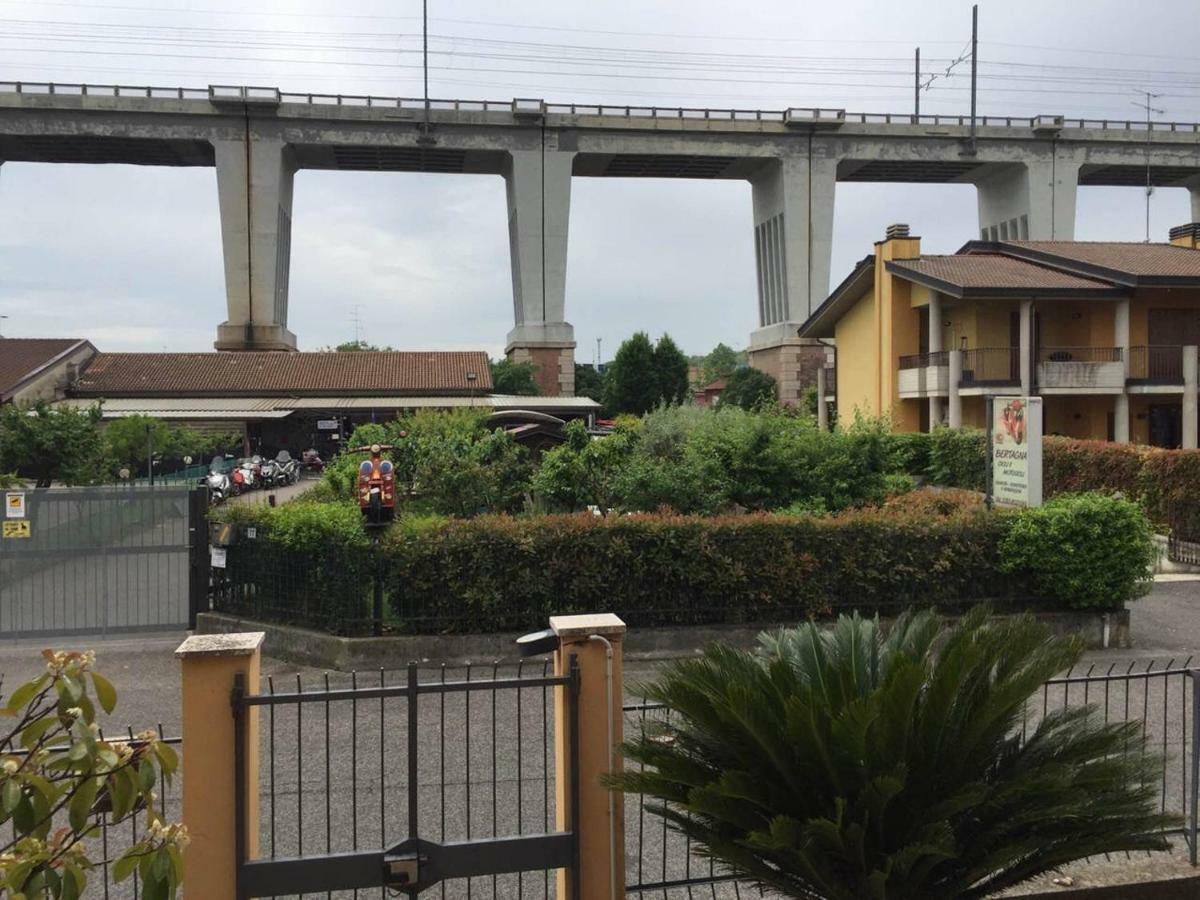 Guest House Persico Desenzano del Garda Bagian luar foto